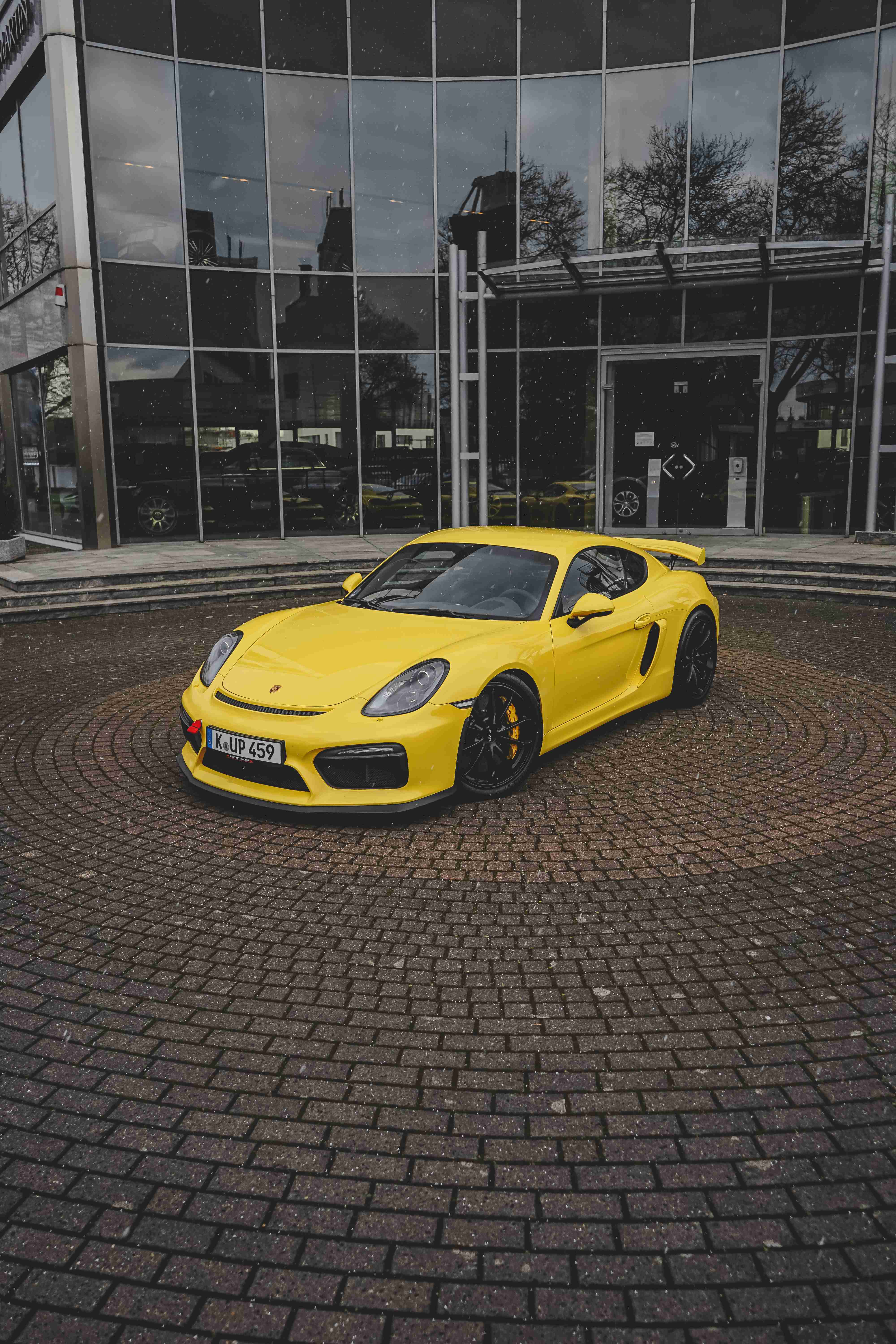 Porsche Cayman GT4